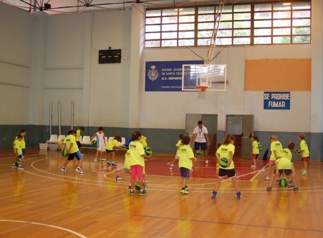  Instrutor dando instruções 